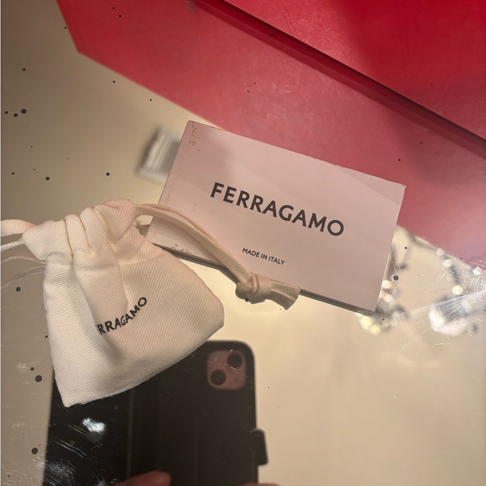 Ferragamo Red Box - Picture 6 of 6
